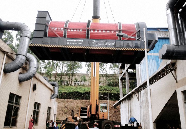 湖南金業(yè)公司購(gòu)買(mǎi)的污泥烘干機(jī)在安裝中