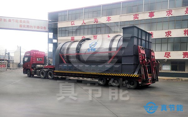 生活污泥干化設備運輸現(xiàn)場