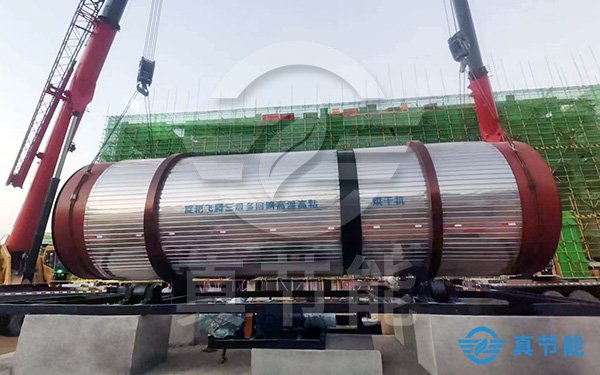 危廢污泥干化機吊裝現(xiàn)場