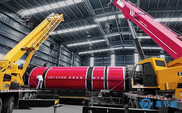 化工污泥干化設(shè)備吊裝現(xiàn)場
